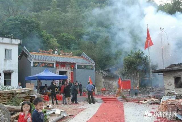 怀集凤岗热水坑村举行"如颖谭公祠"落成庆典活动, 热闹非凡.