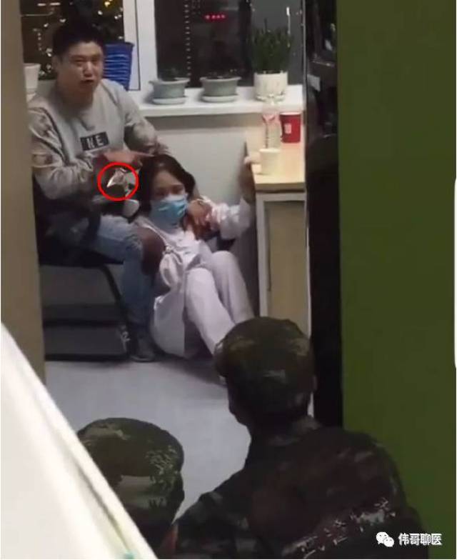 第三,在将朱医生捅杀后,又劫持了一名护士,其根本没有一个初犯所应有