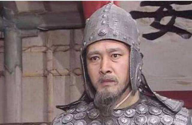 费祎在世时因看重而越级提拔陈祗代替董允为侍中,吕乂死后,陈祗又以