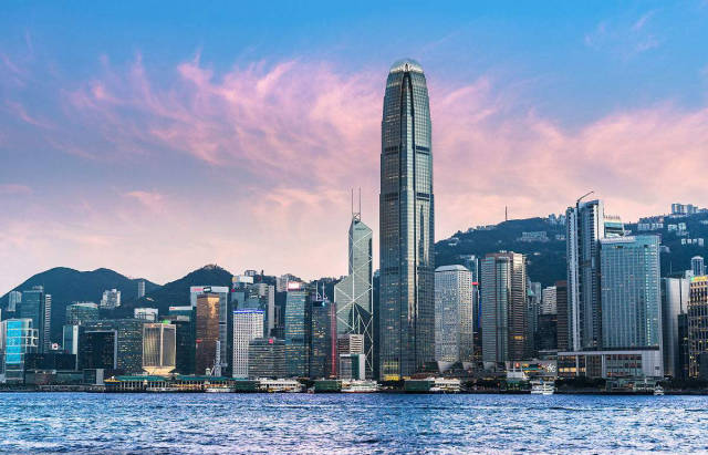 标志性优质地产,就连香港维多利亚港湾边上最具代表性的地标建筑之一