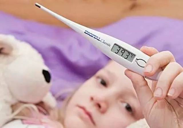 孩子高烧不退眼睛发肿,可能是感染了这种病毒
