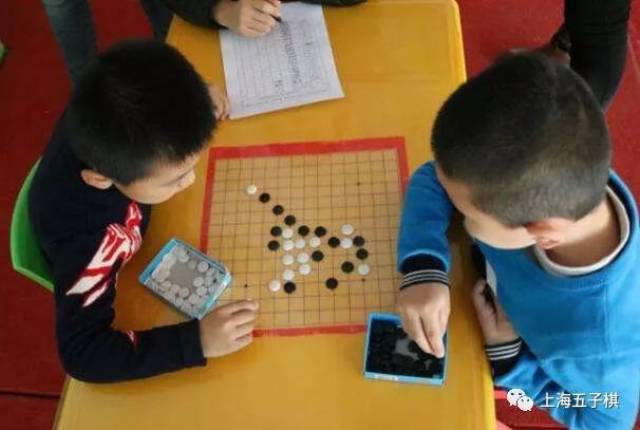 幼儿学习下五子棋的好处!