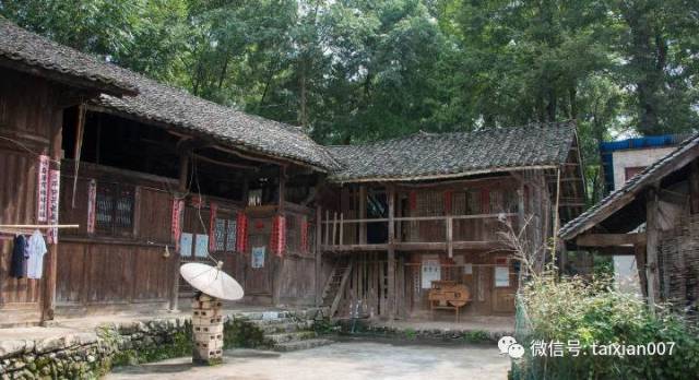 为什么中国农村的房子越建越没有美感?