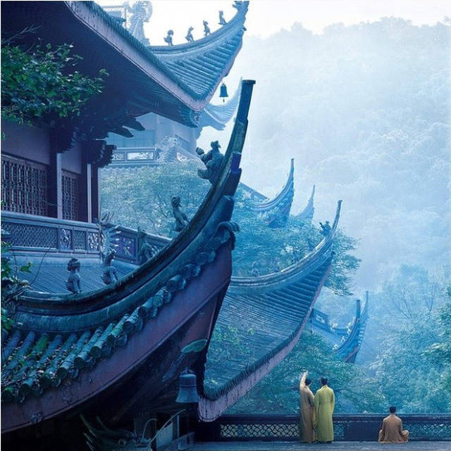 甚至也有人看了他的作品之后被感化,选择遁入佛门.