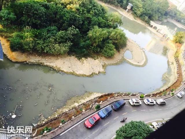 贵港这些路段都有大坑!已有不少车主中招!