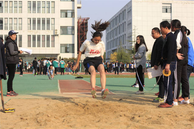 阜宁中专校长朱明圣为本次运动会致辞 青春在跃动中勃发 团结在拼搏