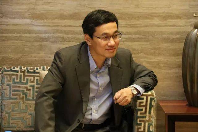 副主任唐坚,常熟服装城管委会副主任邓运华,常熟市商务局副局长戚晓维