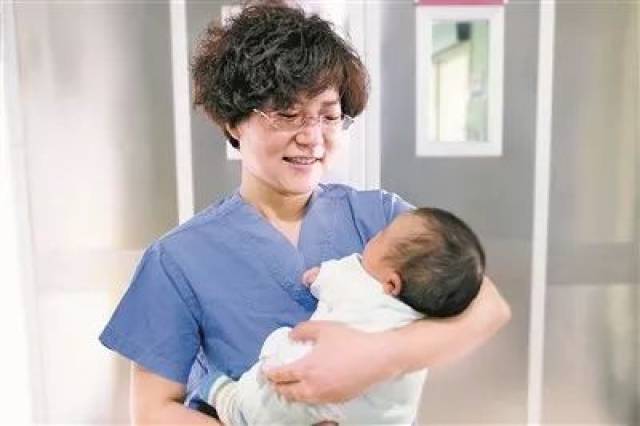 衢州市第四届“十大女杰”、市妇幼保健院产科主任余海云