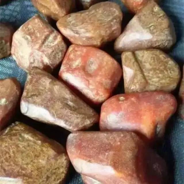 记者暗拍蜜蜡工厂,揭秘琥珀蜜蜡造假全过程!