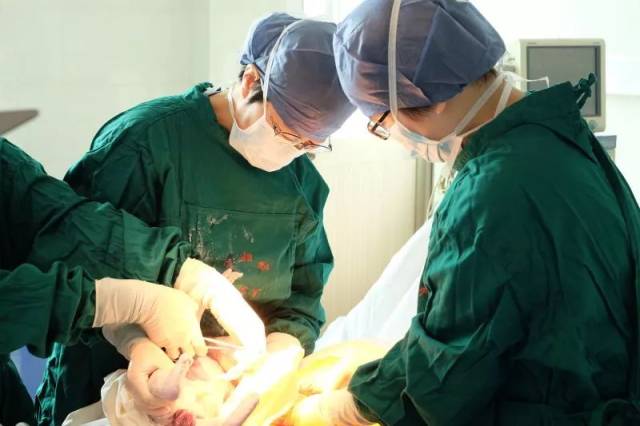 衢州市第四届“十大女杰”、市妇幼保健院产科主任余海云