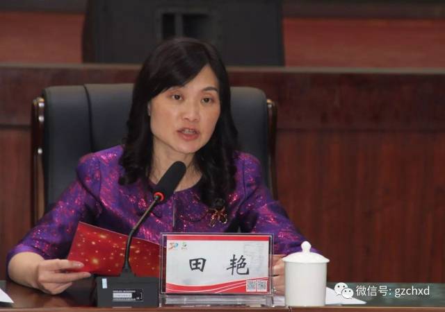 印江县委书记田艳致辞,团铜仁市委副书记蒲章为"春晖使者"颁发聘书