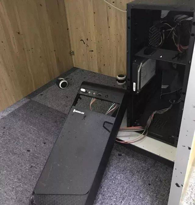 可怕！辦公椅突然爆炸
全國十大辦公家具，擊穿電腦機箱！頻發(fā)事