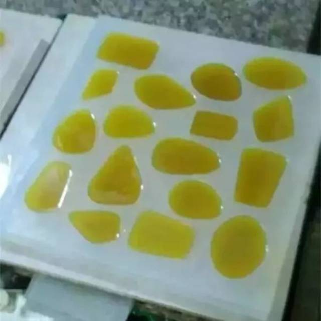 记者暗拍蜜蜡工厂,揭秘琥珀蜜蜡造假全过程!