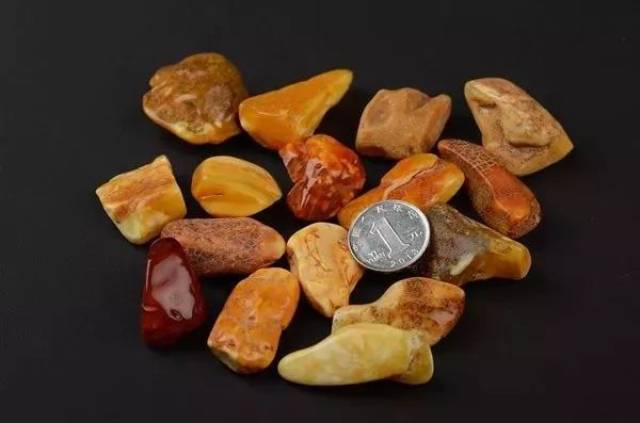 记者暗拍蜜蜡工厂,揭秘琥珀蜜蜡造假全过程!