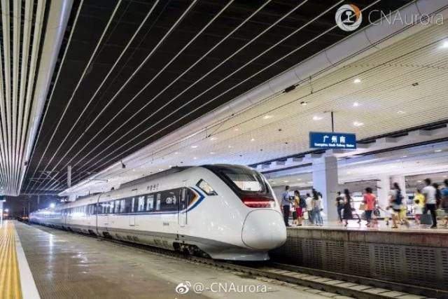 crh6型城际动车组斩获工业设计金奖