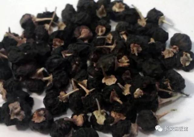 黑枸杞和红枸杞到底哪个好?有啥区别?