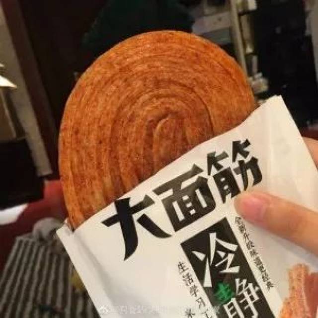 魔性!1米8辣条微变私服奇迹堪比擎天柱,还能做跳绳!