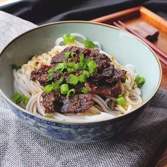 湖南人都叫好的牛肉粉,10分钟在家吃到!