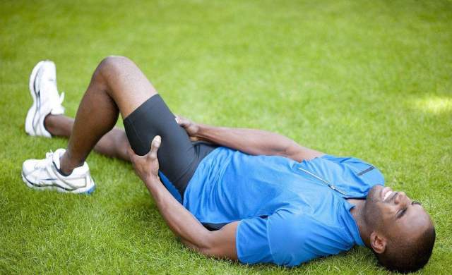 跑者之出现腘绳肌拉伤,通常是因为过度拉伸大腿肌肉所致.
