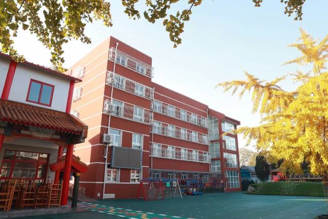 有一处地方,洒满玫瑰色的光芒 北京市第一幼儿园建园于1949年,与共和