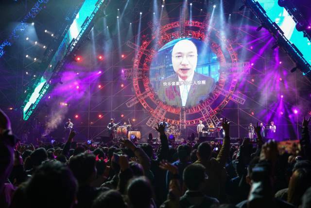 世界瞩目的武汉天空之城,20万人跟着音浪一起飞!