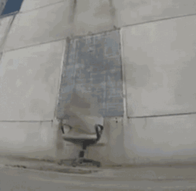 可怕！辦公椅突然爆炸
派辦公家具，擊穿電腦機(jī)箱！頻發(fā)事