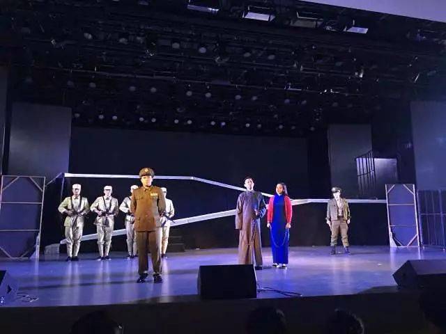大型革命话剧《千秋红岩》在武侯梦想剧场震撼上演!