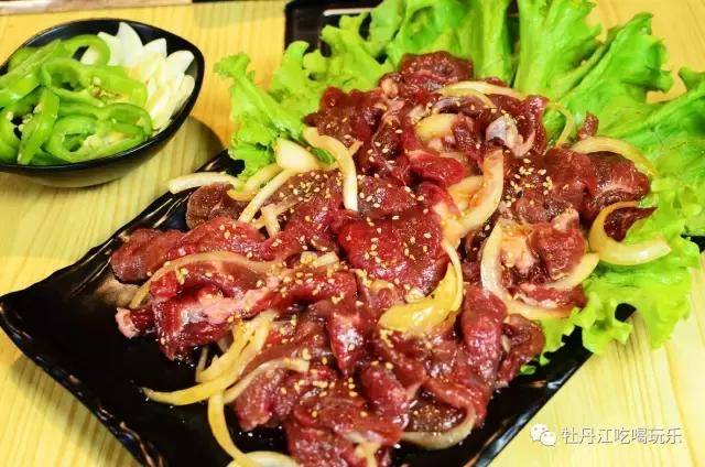 牡丹江特色烤肉-火洞山石板烤肉