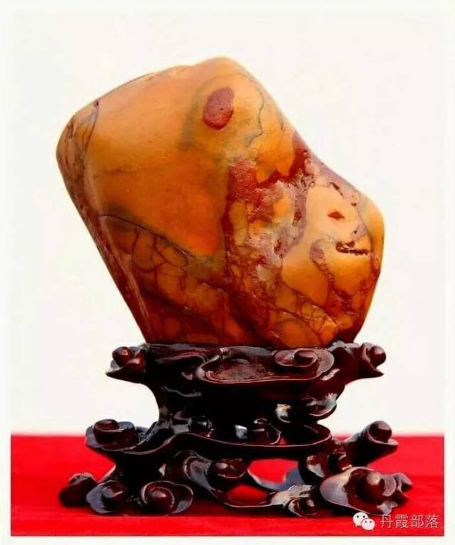 因而汉代时就称为锦江,传说江中的五彩石就是女娲补天散落的石子
