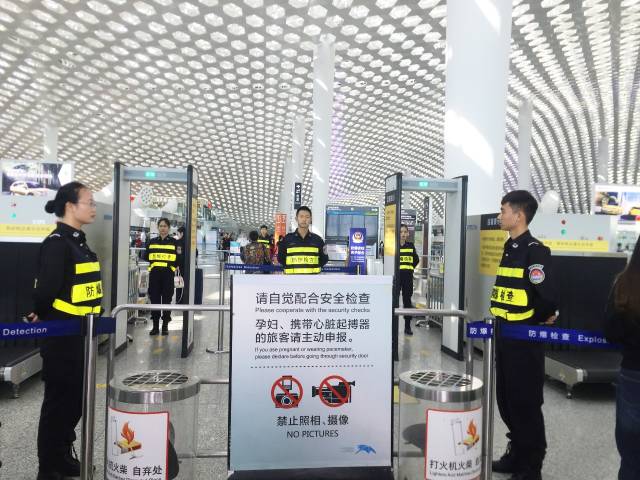 深圳机场防爆安检:辛苦只为旅客平安