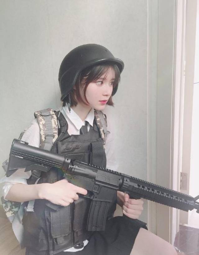 最近,国内一coser也cos了《绝地求生》的角色.