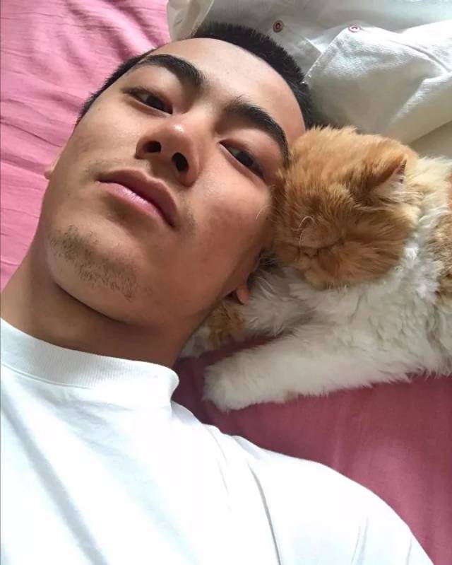 终于扒到一张纪凌尘的裸照了!