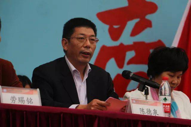 届 教职工趣味运动会终于圆满结束,党委书记 劳赐铭,学院院长 陈德泉