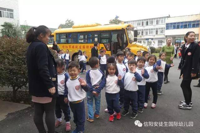 【信阳安徒生国际幼儿园-九九重阳敬老情,爱洒满院在五星