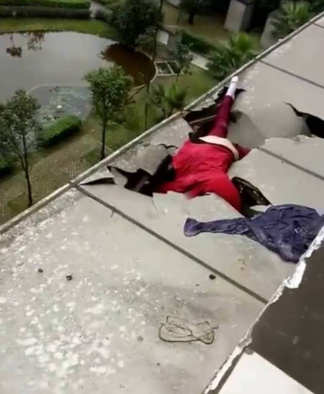 宜宾江北一女子22楼坠楼,当场身亡!尸体第2天才被发现