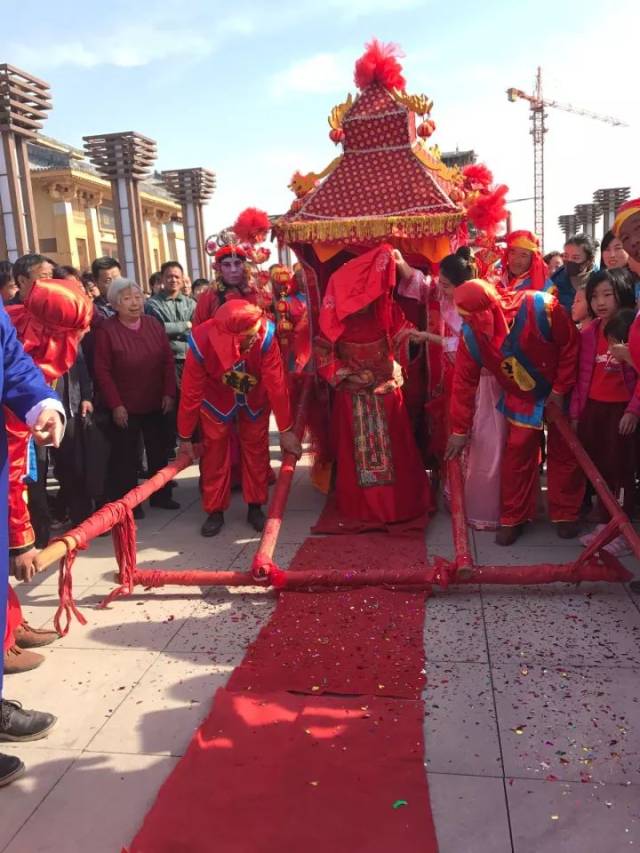 濮阳上演最牛婚礼!引数千人围观!太牛了!