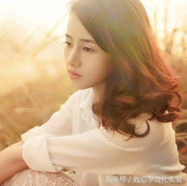 不要整天披头散发,那样太土了,快学这样扎头发,美翻了