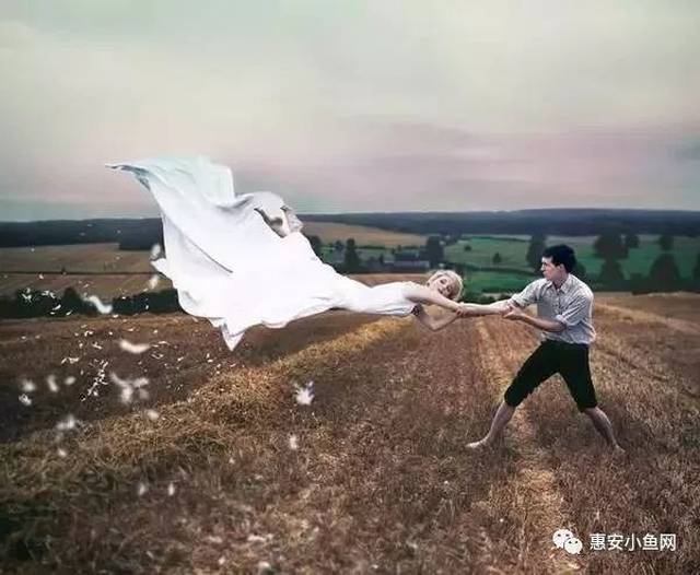 值得一看,放网上的分享,浏览量也会多一些~ trend 3 创意搞怪婚纱照
