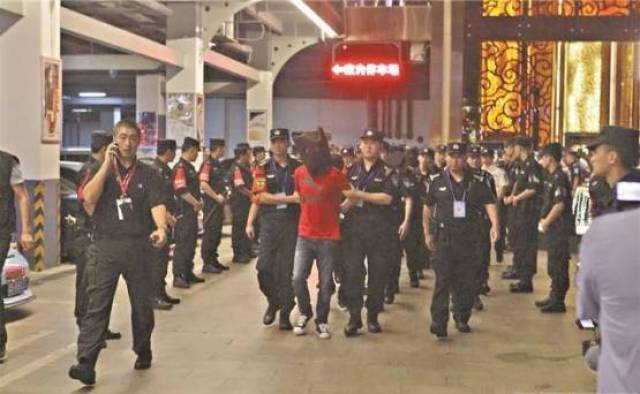 深圳黑帮"大佬"婚宴,然后警察来了……团灭!现场视频堪比大片!