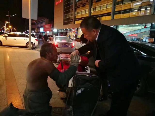 今天诸城视频网的头条属于百盛集团董事长丁洪亮.