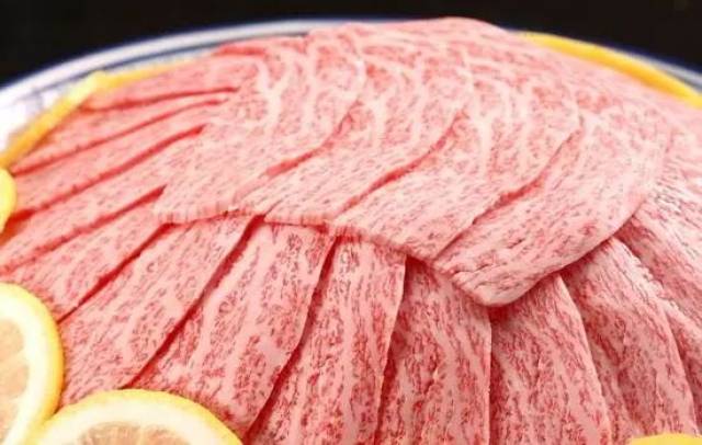 日本"和牛"凭什么卖到普通牛肉价格的100倍?