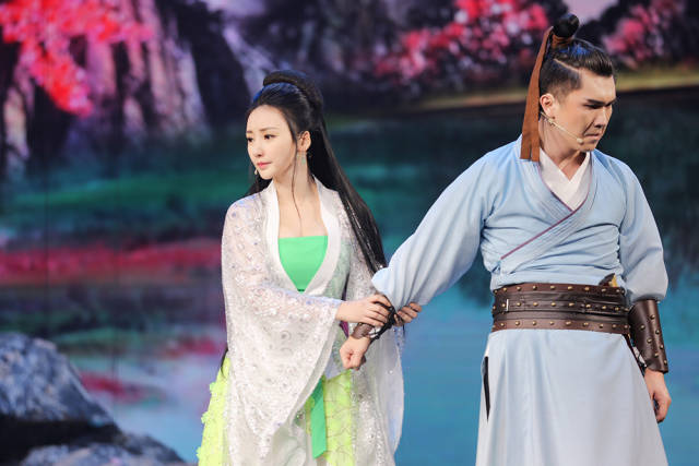 柳岩古装变身仙女放"神秘大招" 搭档魏翔亮相喜剧总动员