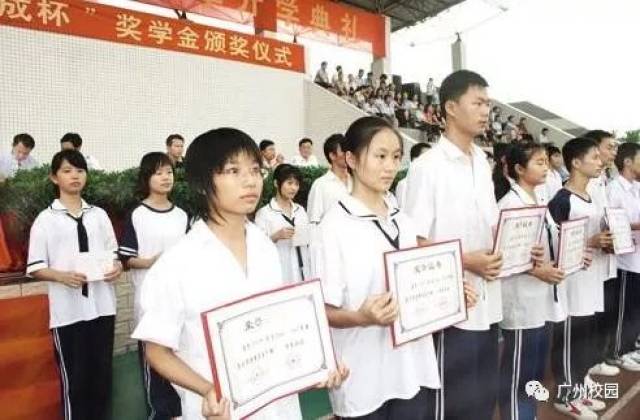 8,惠阳崇雅中学 黑白分割的校服 穿起来就让人特别自信啊 慢慢的青春