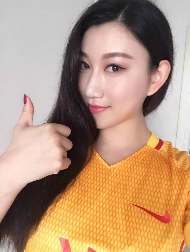 最美第12人丨一枚喜欢足球的职业高尔夫球手