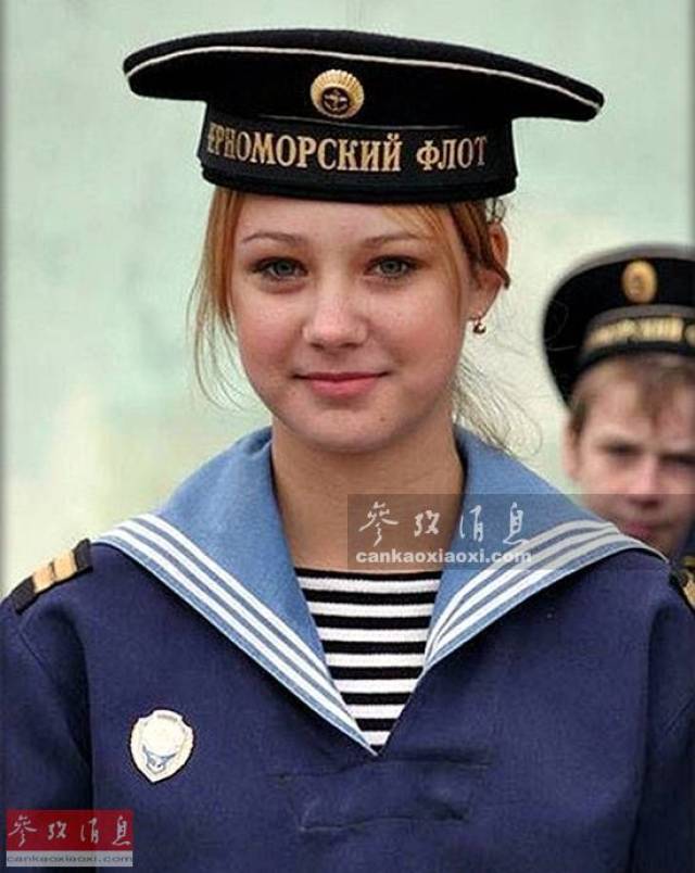 图为瑞典陆军女兵.  图为身穿越南民族服装的女兵.
