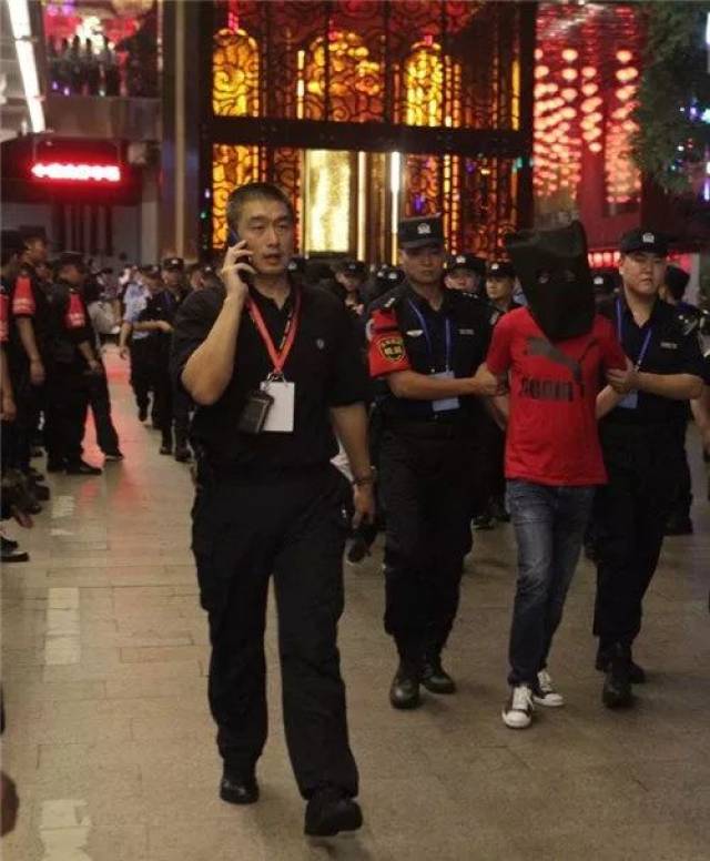 深圳涉黑大佬婚宴,大批警察突然冲入,140人当场被抓!