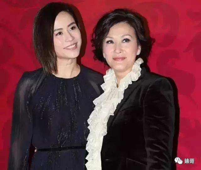 曾经的tvb花旦宣萱和陈慧珊合照对比太惨烈,昔日女神一胖毁所有,宣萱
