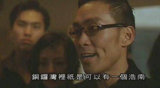 在事业下滑的同时,大岛由加利的感情生活也出现了变动.