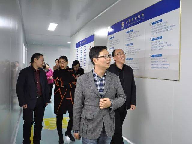 江主席最后衷心希望,金东海全体干部员工都能发扬艰苦创业的精神,以