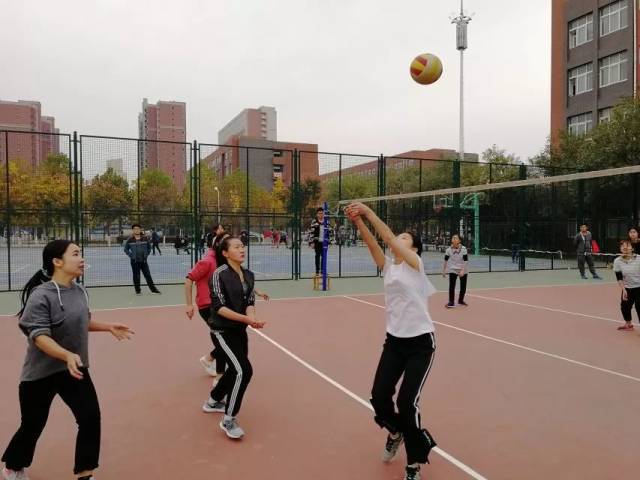 我院参加了2017年郑州轻工业学院学生排球比赛